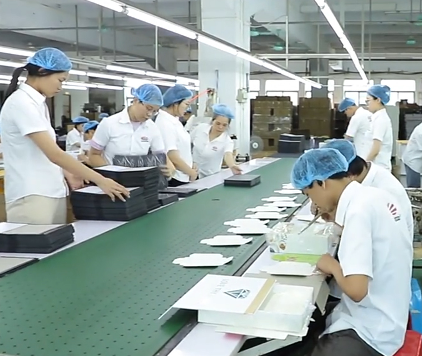 บล็อกบริษัทล่าสุดเกี่ยวกับ คนมีประสบการณ์ทํางานในสายการผลิต
