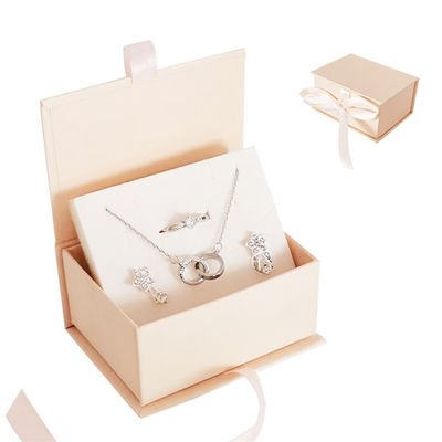 ซื้อ การ์เม้นท์ 4C เครื่องประดับบรรจุภัณฑ์กล่องปิดแม่เหล็กแข็งการพิมพ์ออฟเซต online manufacture
