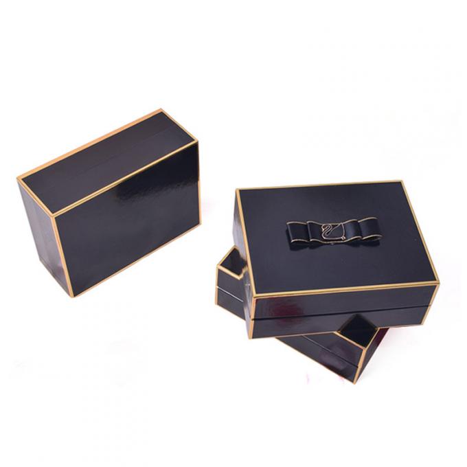 Spot UV Cosmetic Gift Box บรรจุภัณฑ์ 2mm Black Gold Paper Boxes 1