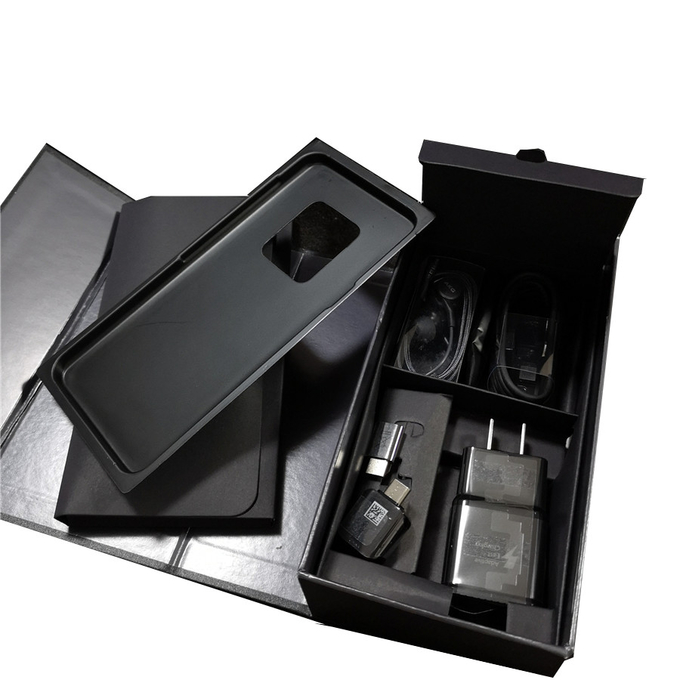 CMYK 4 6 Black Magnetic Closure สมาร์ทโฟนกล่องบรรจุภัณฑ์ EVA Insert 0